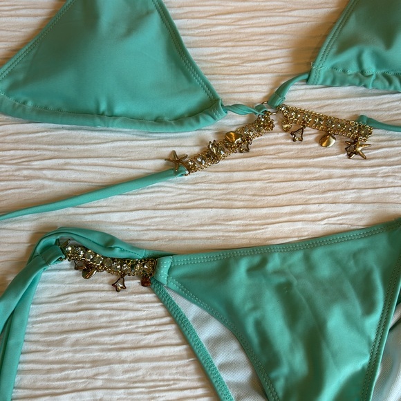 Bikini - Picture 2 of 2